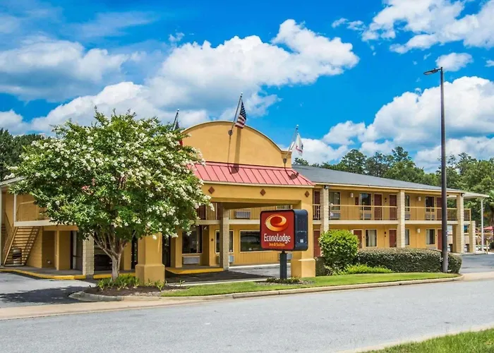 Econo Lodge Inn & Suites Columbus Near Fort Benning